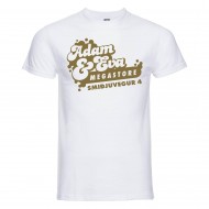 Hvítur bolur með gylltu merki